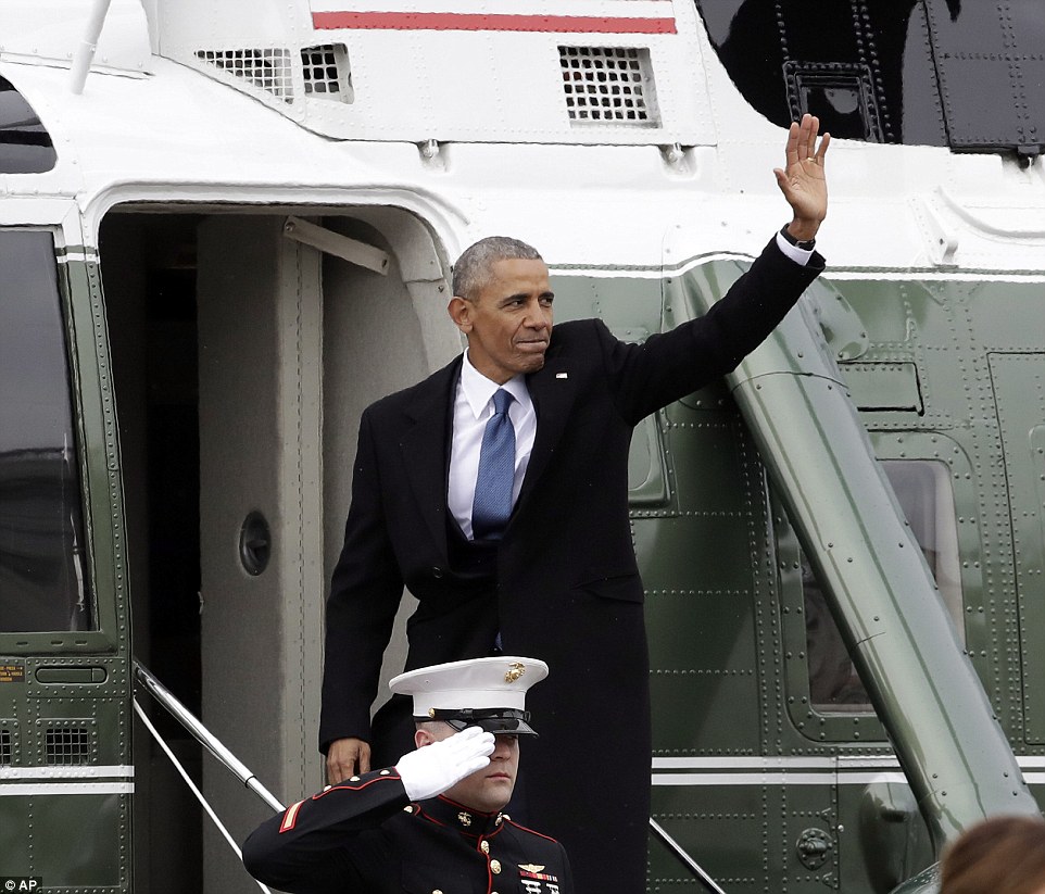 3c54dc7d00000578-4140672-barack_obama_waves_as_he_boards_marine_one_and_departs_the_capit-a-77_1484945371469.jpg